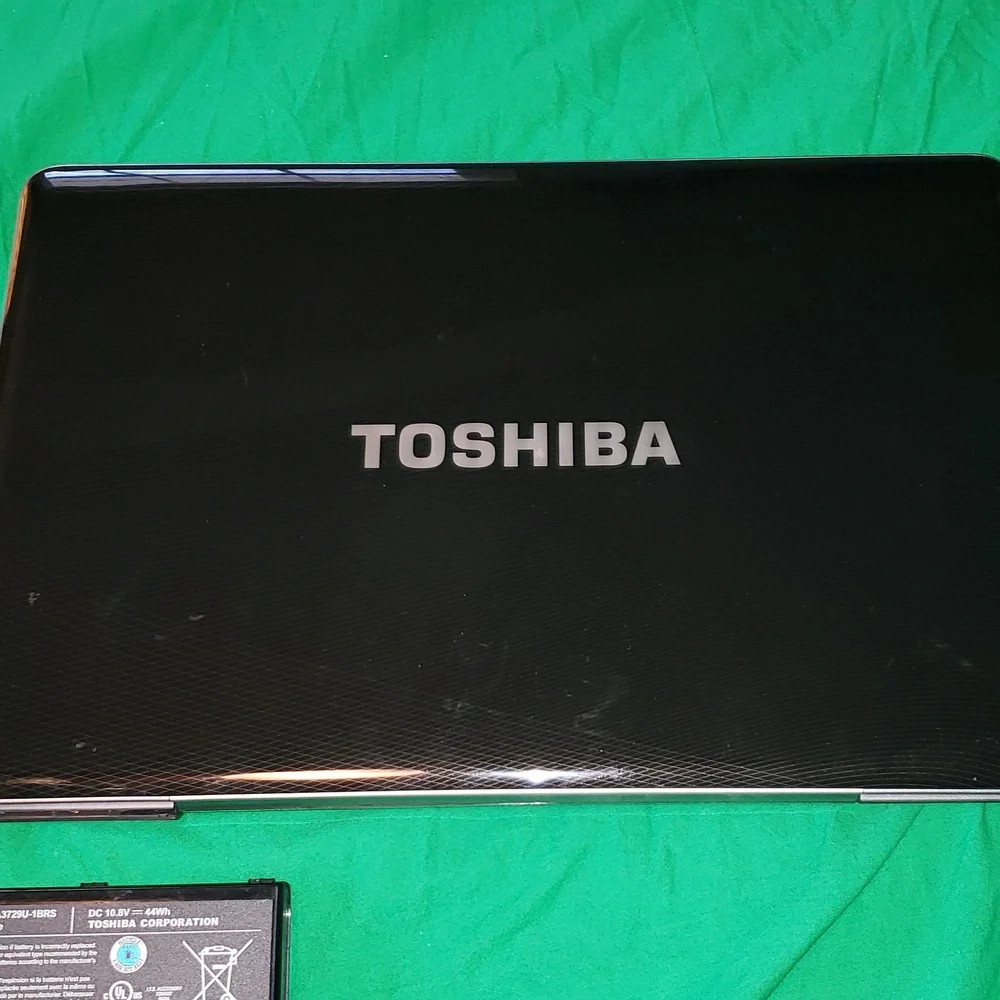 Toshiba Satellite P5050 Laptop Broken Parts Only Charger and Battery Included